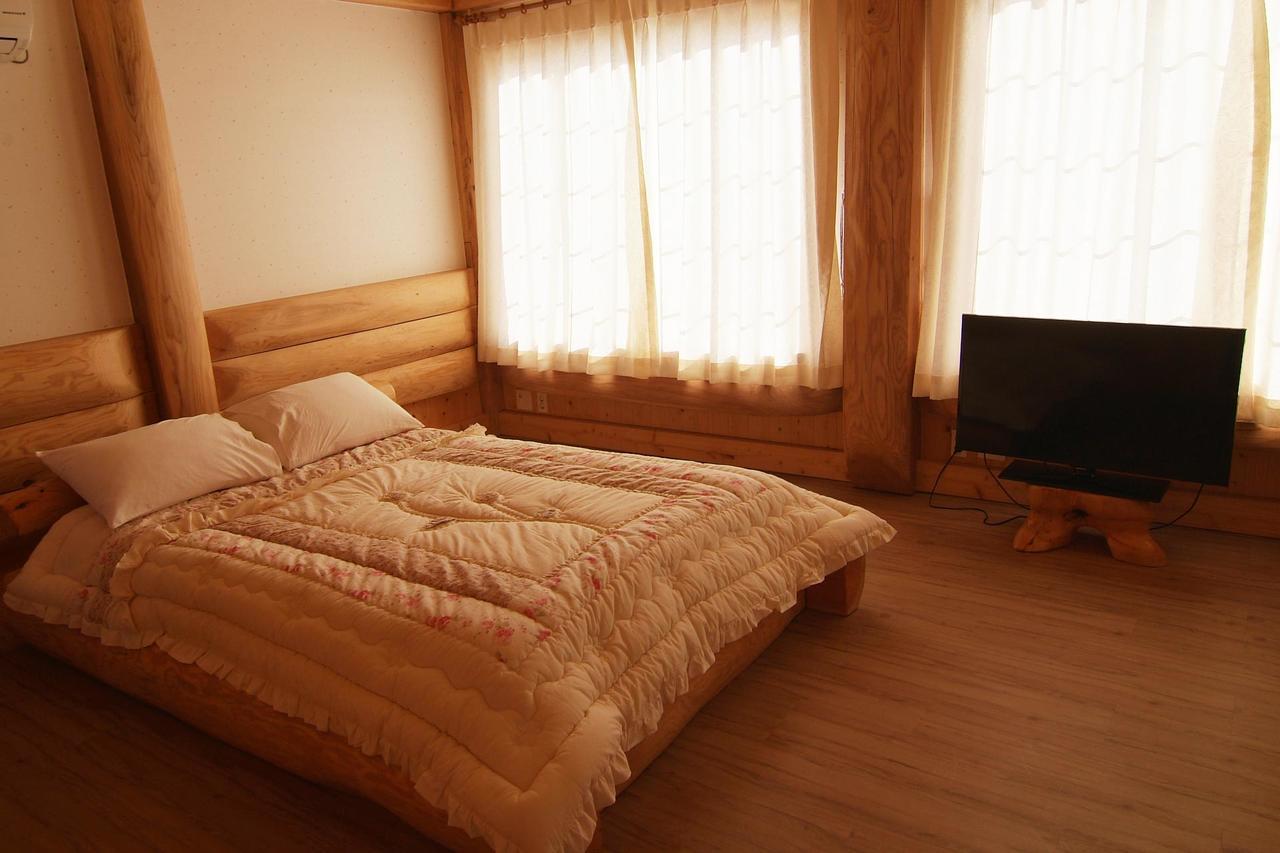 Holiday home Jeju Bille Log *